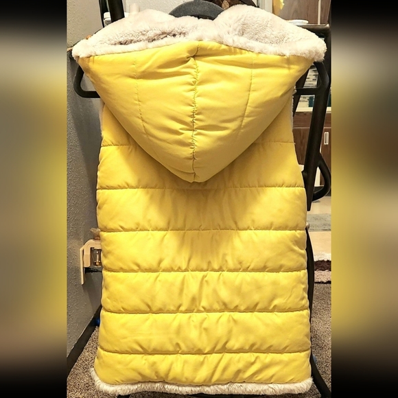 Faux Fur Reversible Puffer Vest Jacket - Picture 5 of 7